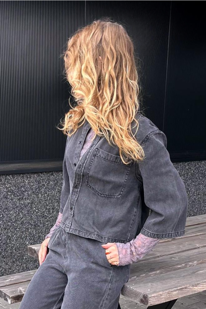 PCJASMINE 3/4 CROPPED DENIM SHIRT 17160119 BLACK DENIM